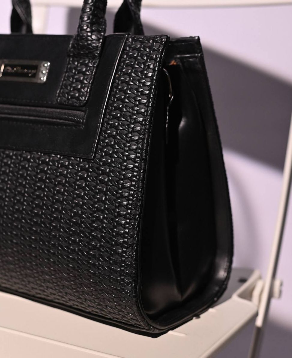 Noir Woven Executive