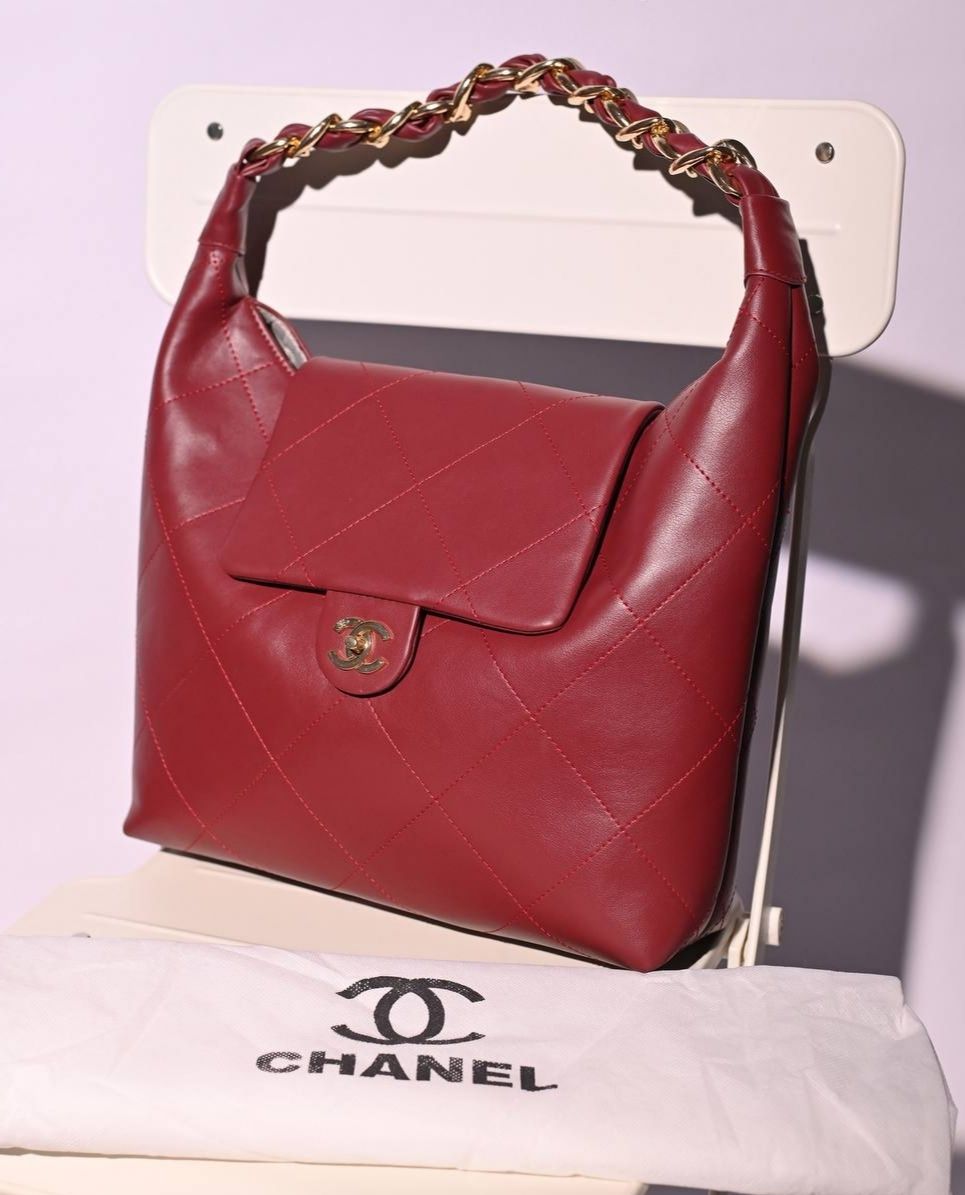 Noir Quilted Chain Hobo